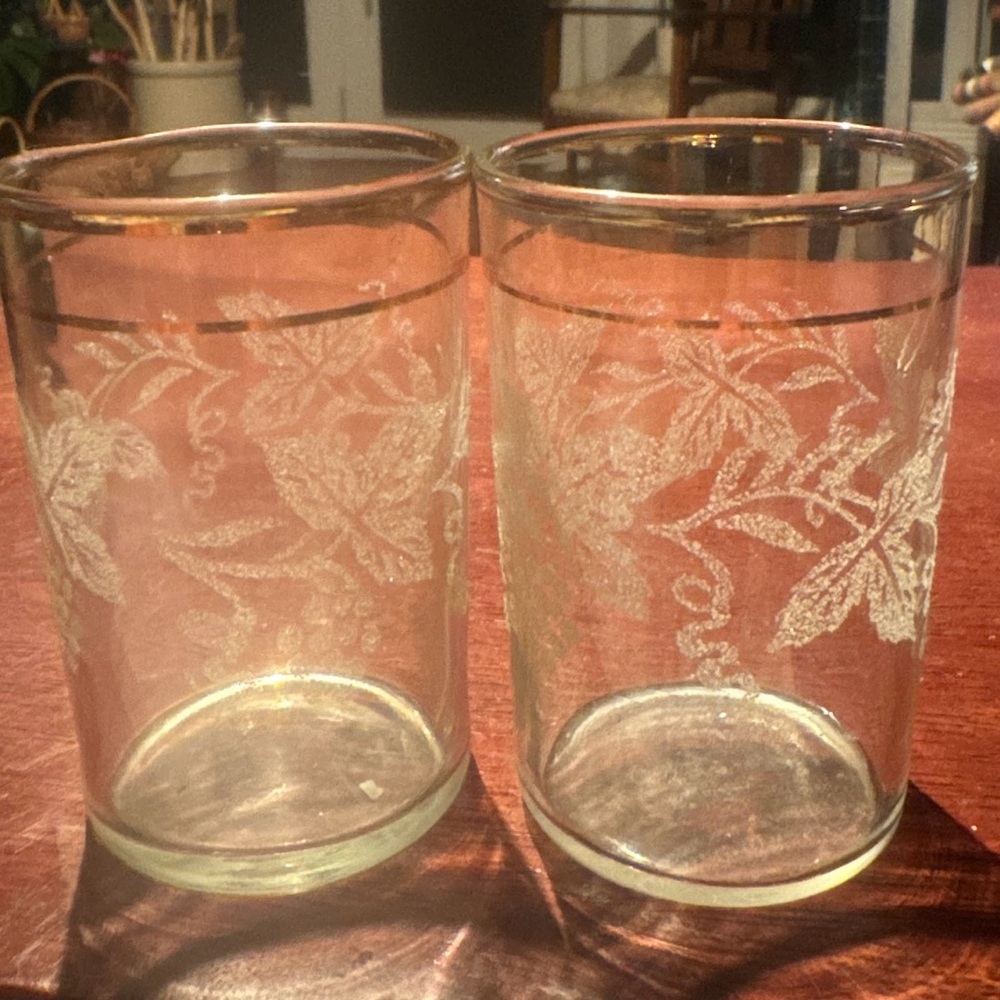 2 Vintage Bartlett Collins Grape Leaf Etched Small Juice Glasses Gold Rim